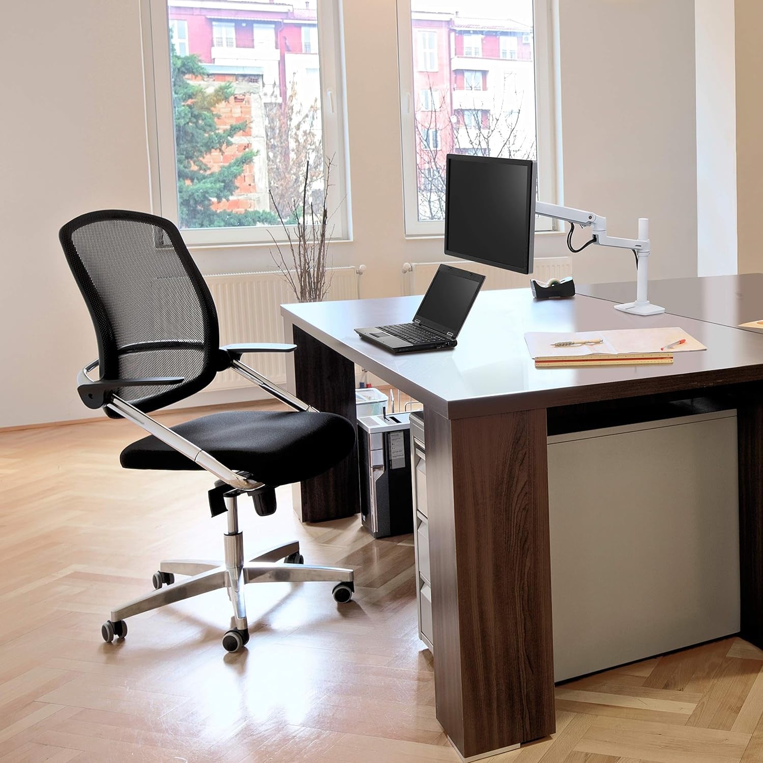 Transform Your Workspace with the LX Single Monitor Desk Mount Arm - Perfect for Flat and Curved Monitors Up to 34 Inches!